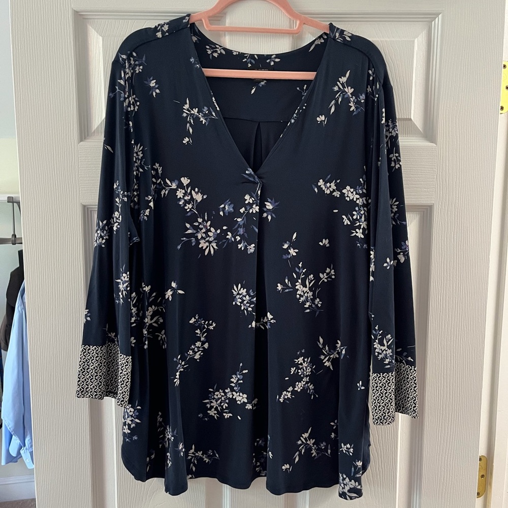 J. Jill Navy Floral V-Neck Tunic with Printed Cuffs